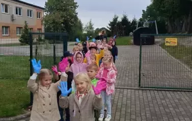 Przedszkolaki podczas akcji &bdquo;Sprzątanie Świata&rdquo; 1