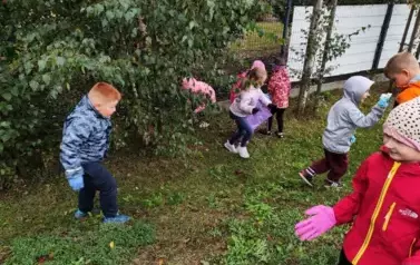 Przedszkolaki podczas akcji &bdquo;Sprzątanie Świata&rdquo; 6