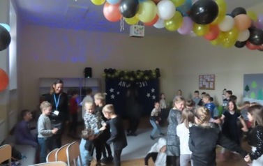 dyskoteka andrzejkowa dla uczni&oacute;w klas pierwszych 4