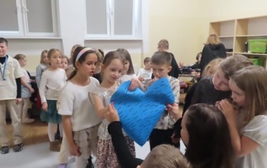 dyskoteka andrzejkowa dla uczni&oacute;w klas pierwszych 8