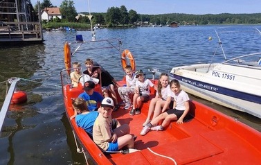 Bezpieczne wakacje - wizyta u ratownik&oacute;w WOPR 8