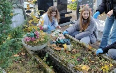 Wyjście na cmentarz 2