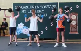 Zakończenie roku szkolnego 2024/2025 w klasie 8 na fotografiach.&nbsp; 4
