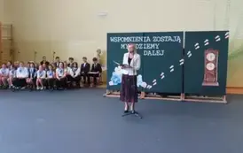 Zakończenie roku szkolnego 2024/2025 w klasie 8 na fotografiach.&nbsp; 9
