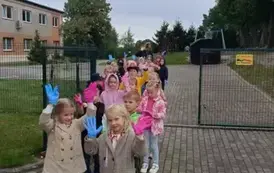 Przedszkolaki podczas akcji &bdquo;Sprzątanie Świata&rdquo; 1
