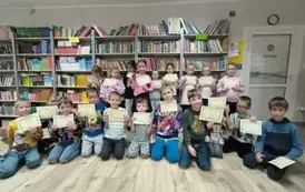 Pasowanie uczni&oacute;w klas pierwszych na czytelnik&oacute;w biblioteki szkolnej 5
