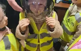 Najmłodsi uczniowie z wizytą w remizie OSP w Charzykowach 5