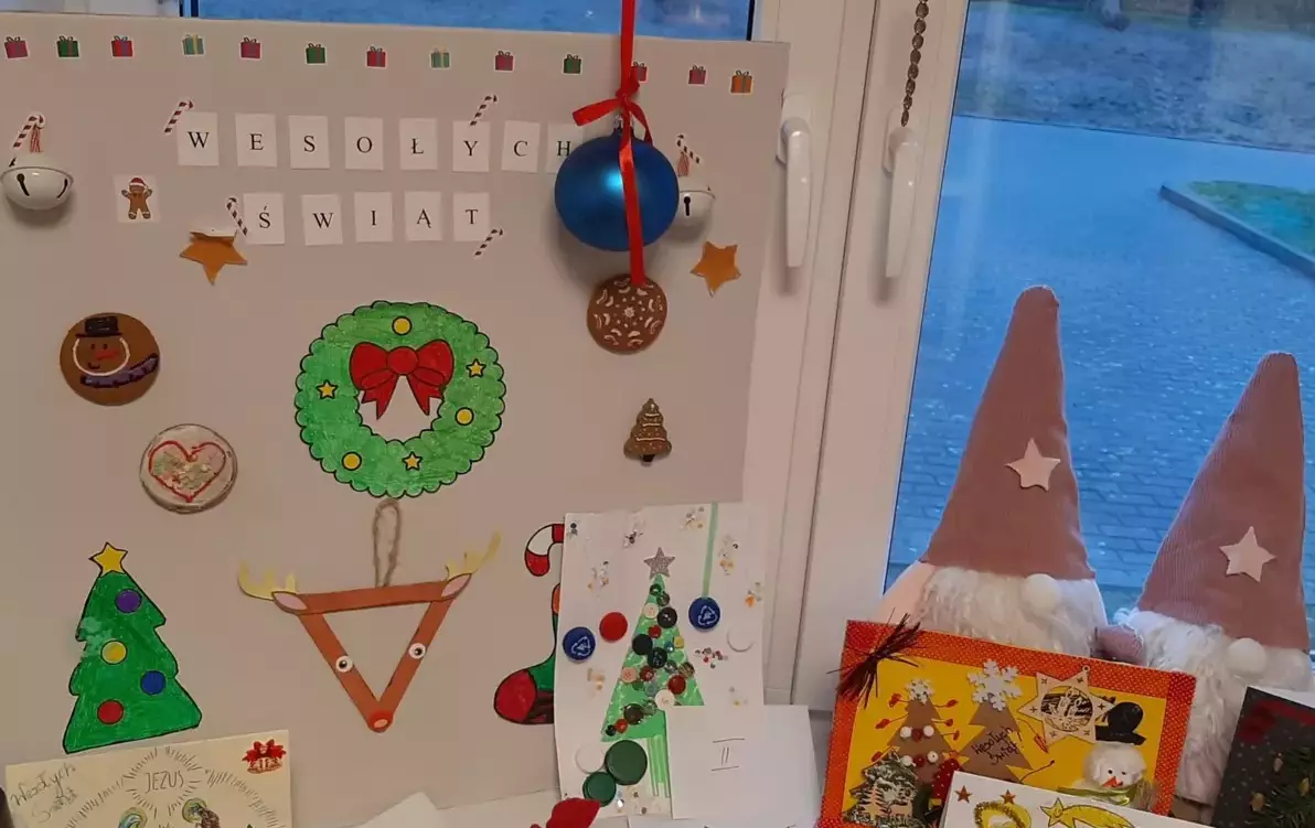 Zdjęcie do Rozstrzygnięcie konkurs plastycznego pt. KARTKA BOŻONARODZENIOWA.