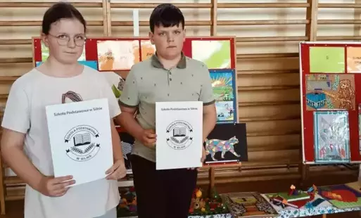 Uczniowie z nagrodą 
