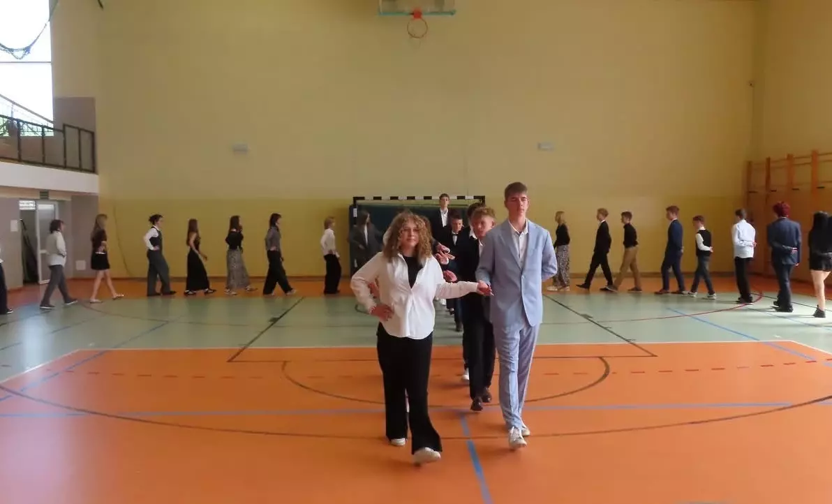 Zdjęcie do Zakończenie roku szkolnego 2024/2025 w klasie 8 na fotografiach.&nbsp;