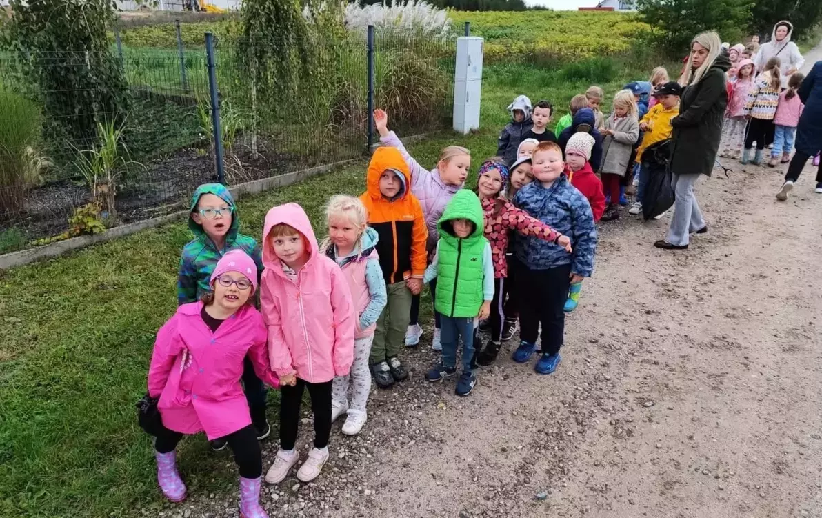Zdjęcie do Przedszkolaki podczas akcji &bdquo;Sprzątanie Świata&rdquo;