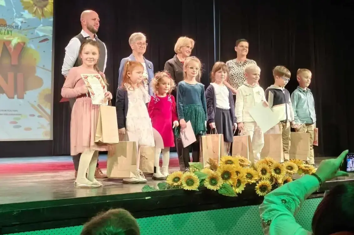 Zdjęcie do Sukcesy uczni&oacute;w w powiatowym konkursie &bdquo;Barwy Jesieni&rdquo;