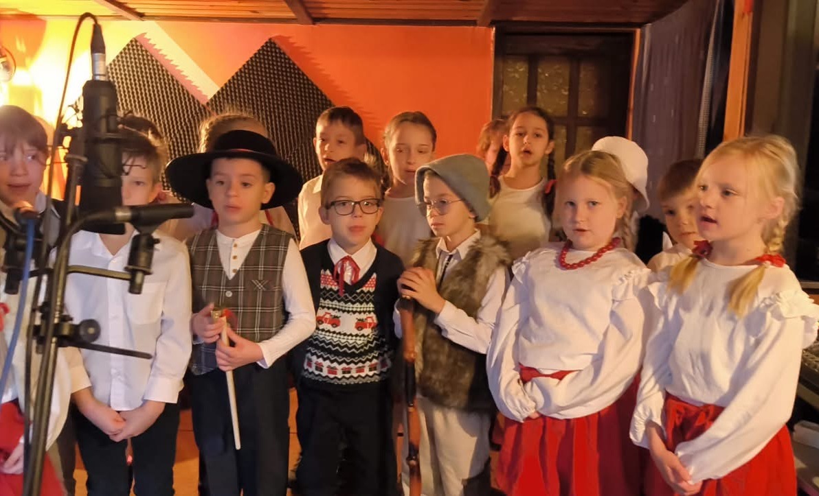 Zdjęcie do Klasa 1B w Hapiś Sound Studio!