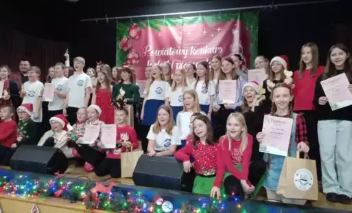 Zdjęcie do Powiatowy Konkurs Kolęd i Piosenek Świątecznych w Języku Angielskim