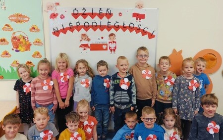 Zdjęcie do Obchody Święta Niepodległości w przedszkolu.